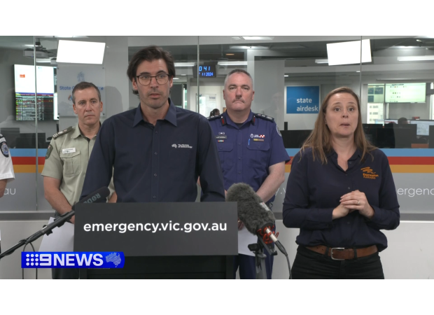 More people required to leave western Victoria due to ongoing uncontrolled fires.