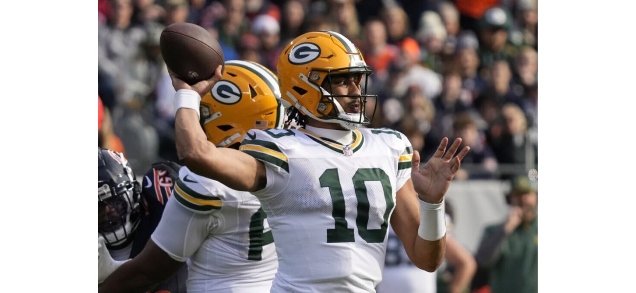 Jordan Love scores winning TD and Packers win over Bears when Karl Brooks blocks FG as time expires
