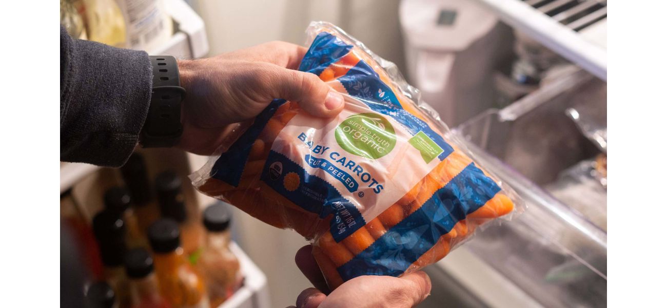 E. coli outbreak in US caused by common vegetable, 1 death reported.