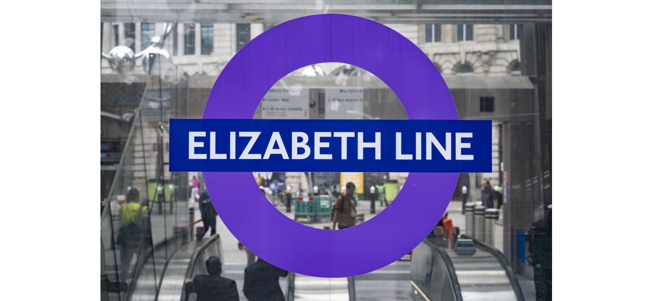 Traffic congestion causing major disruptions on main London subway route.