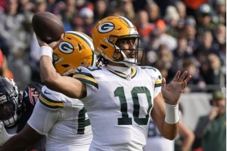 Jordan Love scores winning TD and Packers win over Bears when Karl Brooks blocks FG as time expires