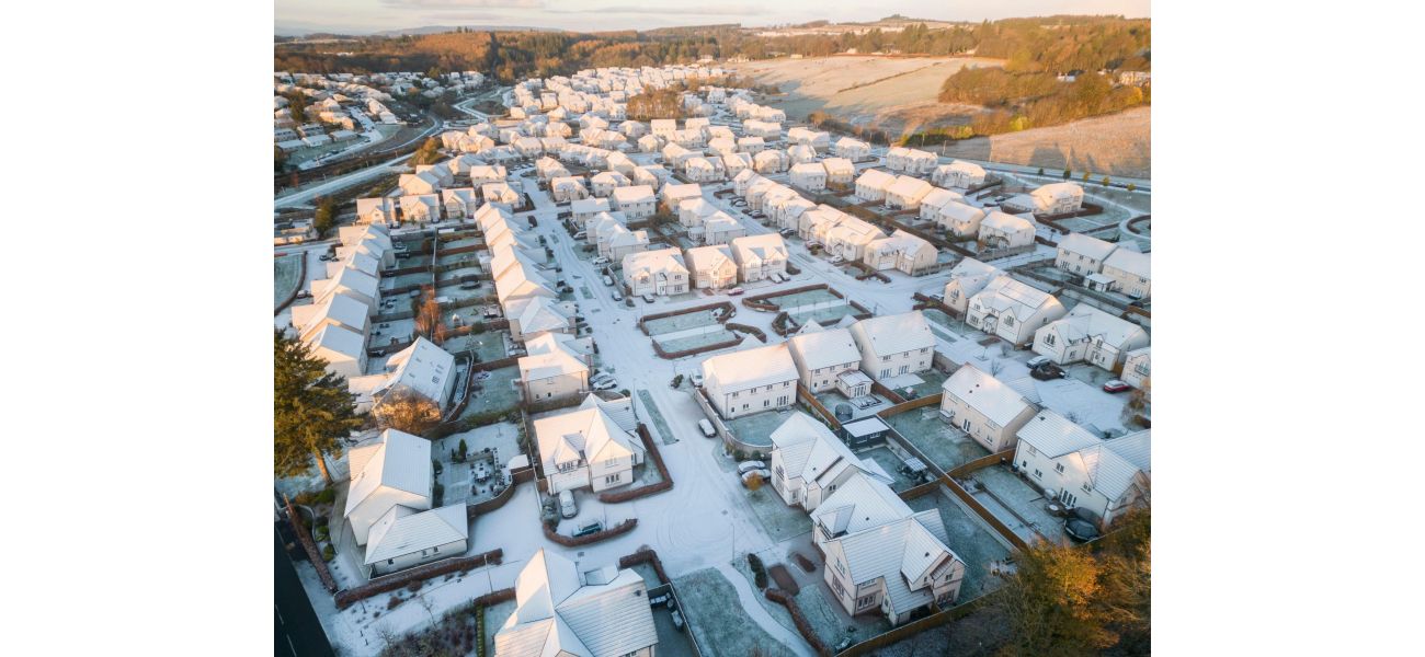 The snowy rooftops in this photo are completely normal.