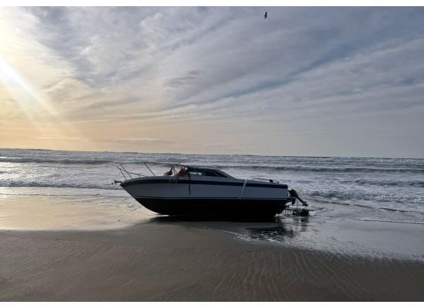 Boat accident in Sonoma County leaves one dead and four injured when boat overturns in the water.