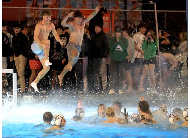 This week's photos capture the highs and lows of sports, including a hero's return for Klay Thompson.