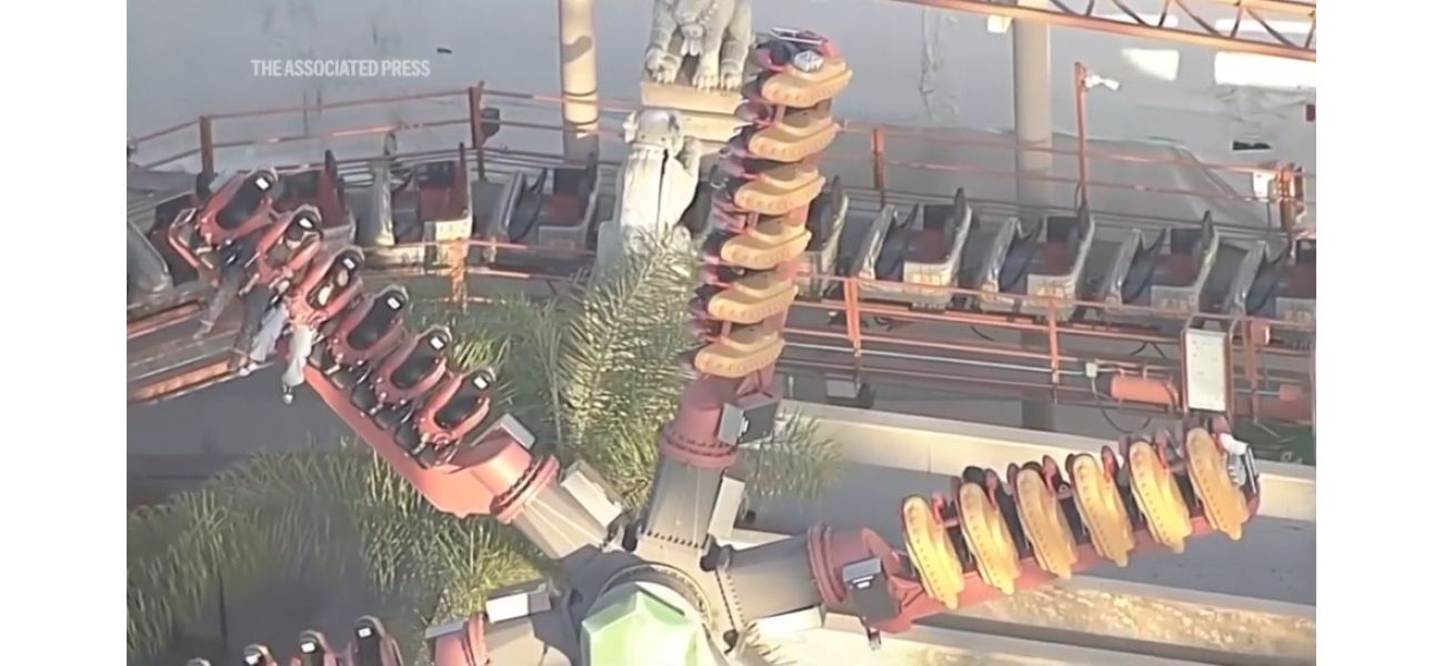22 people stranded on a theme park ride for hours and two injured, requiring hospitalization.