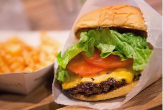Airline to offer Shake Shack burgers on flights.