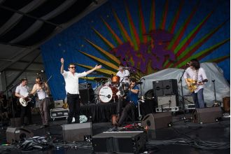 80s band to replace lead singer on first tour in a decade.