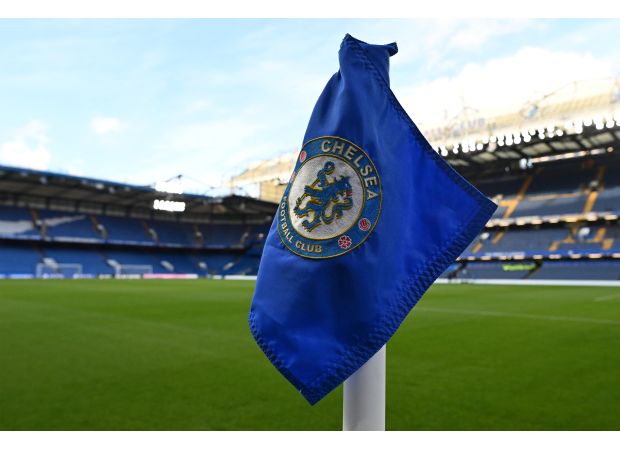 A legendary Chelsea coach resigns after nearly two decades with the team.