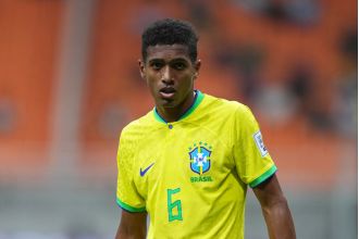 Chelsea is looking into a potential transfer for a defender who has been compared to a legendary player from Real Madrid.