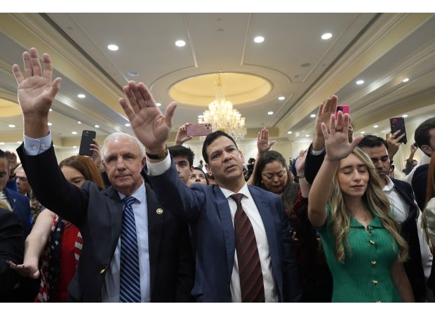 Mexican American voted for Trump, does not hate self.