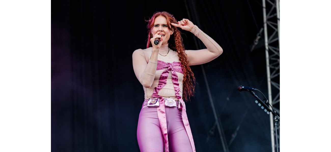 Kate Nash is using OnlyFans to generate income for her tour expenses by selling explicit photos of her buttocks.