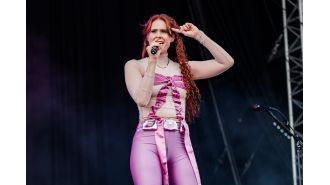 Kate Nash is using OnlyFans to generate income for her tour expenses by selling explicit photos of her buttocks.