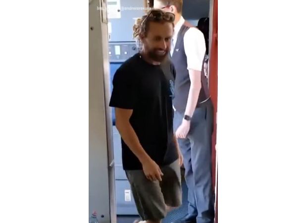 Celebrity quickly reacts as snake appears on flight.