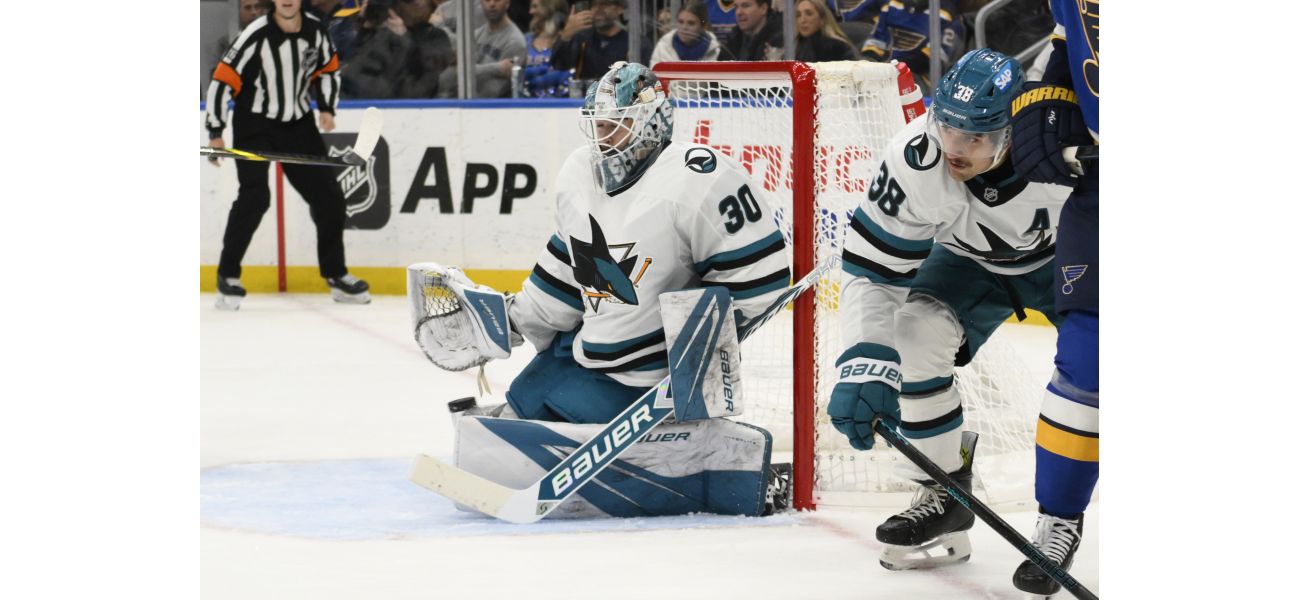 Askarov has strong debut for Sharks, but they lose in shootout to Blues.