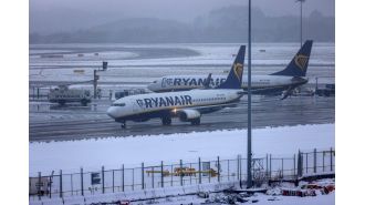 Big UK airport warns of possible flight cancellations due to icy and snowy conditions.