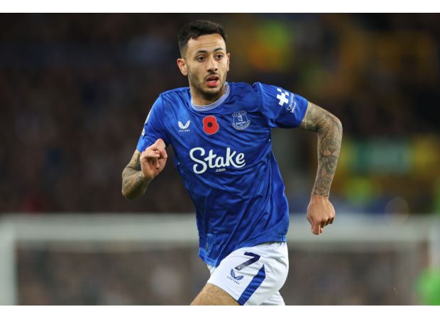 Updates on the injuries of McNeil and Branthwaite for Everton's upcoming match against Brentford.