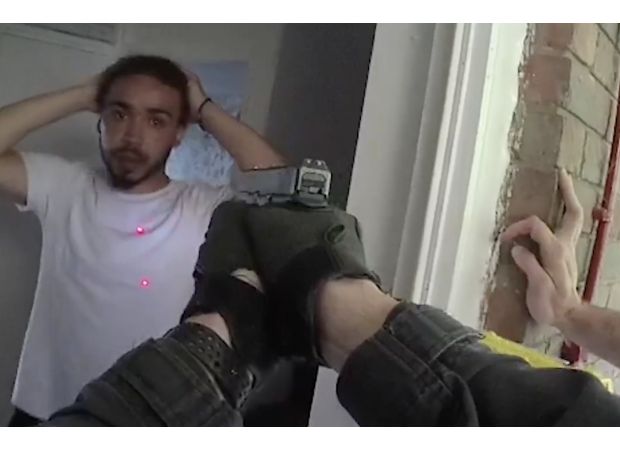 Police chase and capture phone-stealing thieves on bikes in London with the help of a helicopter.