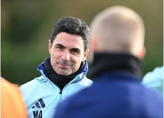 14-year-old prodigy joins Arsenal first team training before match against Nottingham Forest, thanks to Arteta's invitation.