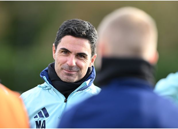 14-year-old prodigy joins Arsenal first team training before match against Nottingham Forest, thanks to Arteta's invitation.