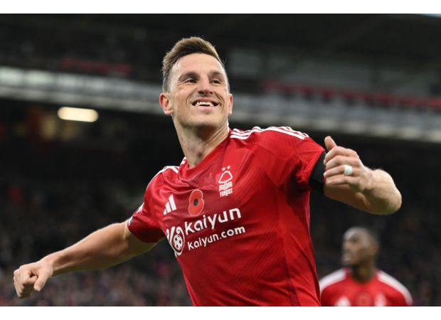 Why is Chris Wood not in the starting lineup for Nottingham Forest against Arsenal?