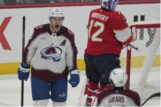 The Avalanche, with almost all their players, showed their potential as top contenders in a victory over the reigning champions.