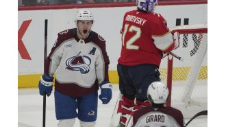 The Avalanche, with almost all their players, showed their potential as top contenders in a victory over the reigning champions.