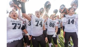 Los Gatos pulls off upset with late touchdown, advances to CCS D-I final.