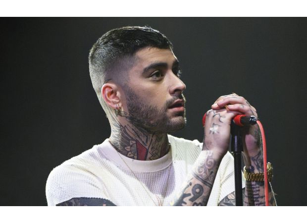 Zayn Malik honors Liam Payne at first tour show following recent funeral.