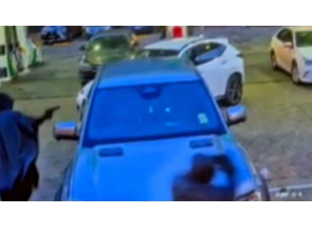 Concerns about potential revenge from criminal groups as the suspects in the Surry Hills shooting are still at large.