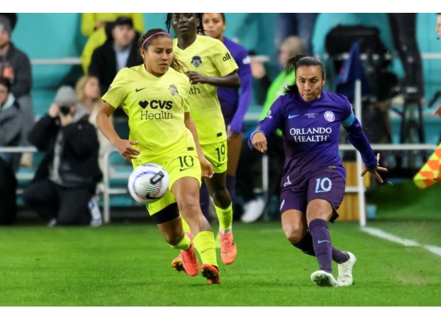 Banda scores game-winning goal as Pride defeat Spirit 1-0 to win NWSL championship.