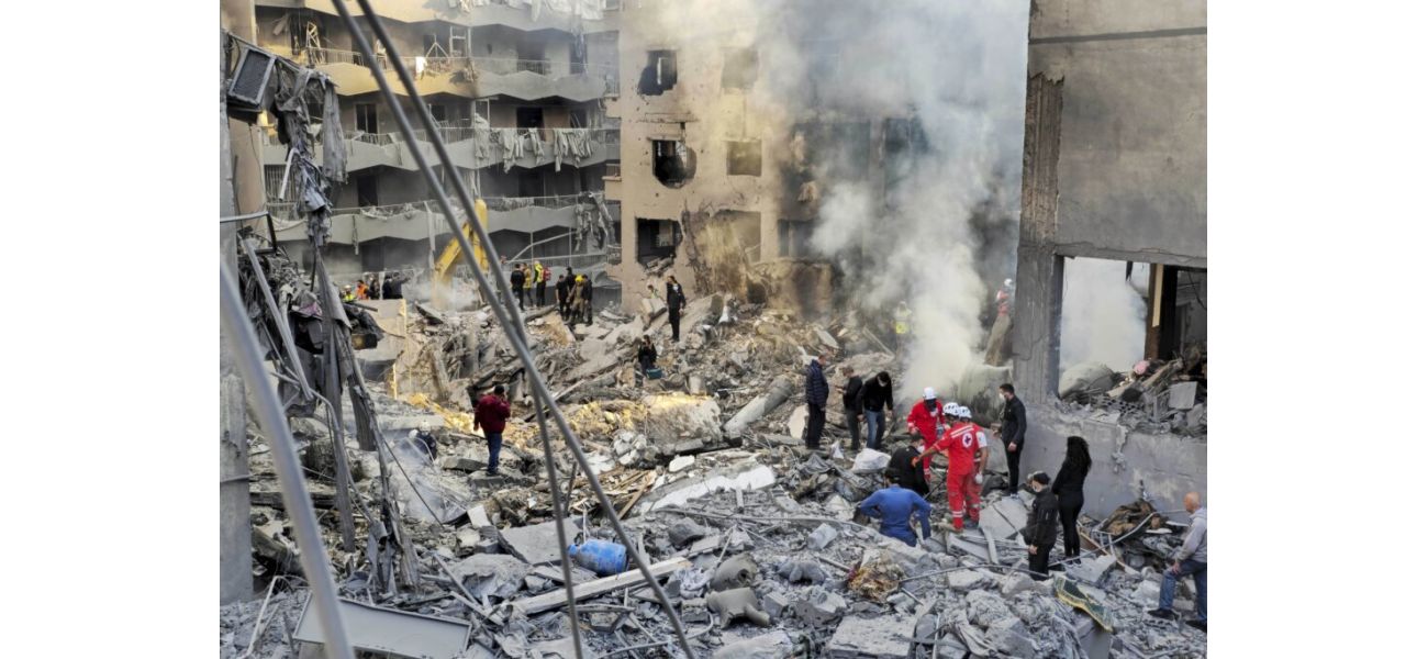 At least 20 people die in central Beirut due to Israeli attacks while diplomats work towards a peace agreement.