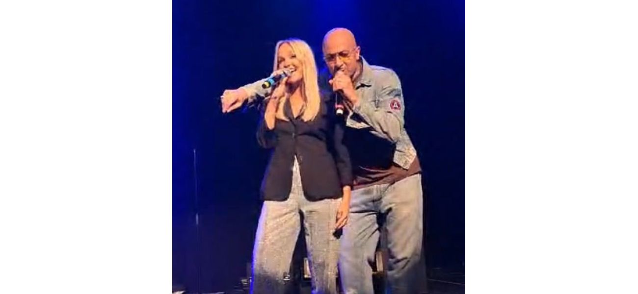 Fans were thrilled by a surprise onstage appearance from a popular 90s pop couple.