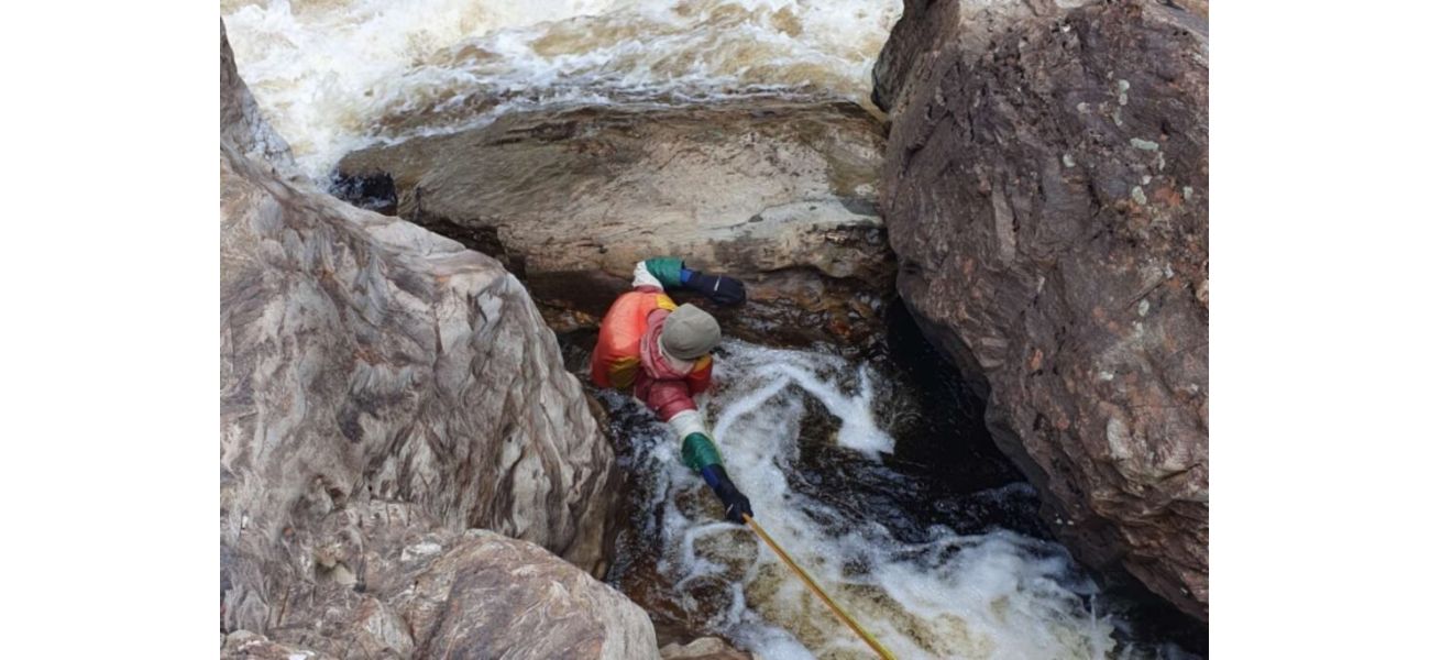 Man loses leg to save his life after getting stuck in river for 20 hours while kayaking.