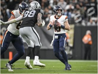 Broncos get good grades for Nix's strong performance in an important win against the Raiders on the road.