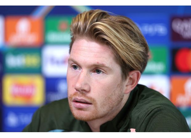 De Bruyne explains why he is delaying contract negotiations with Man City.