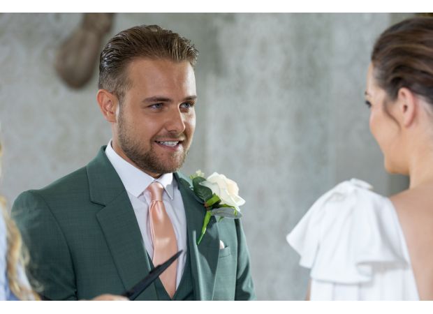 In the Hollyoaks Winter Trailer, the killer of Ethan confesses and Darren's future is revealed.