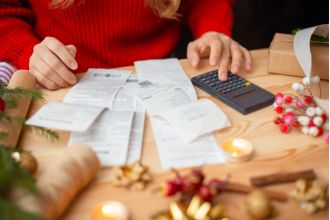 Australians are opting for cards instead of presents this Christmas due to financial concerns.