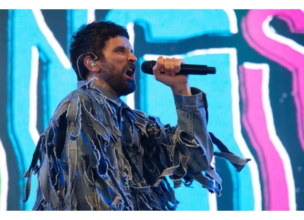 British music festival announces big names from 2000s rock scene as main acts for its extensive 2025 roster.