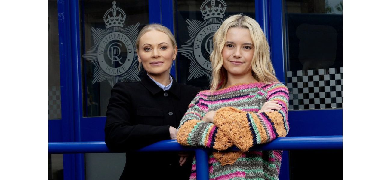 A beloved Coronation Street star stands up for her young co-star against online bullying and receives praise.