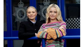 A beloved Coronation Street star stands up for her young co-star against online bullying and receives praise.