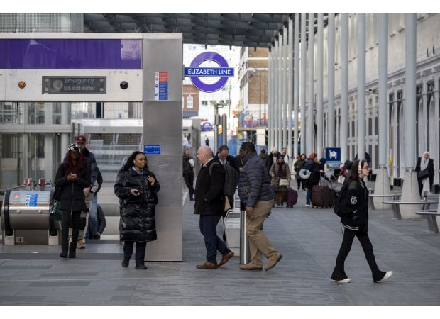 Tube network in London experiencing disruptions due to power and signal problems, resulting in suspended services.