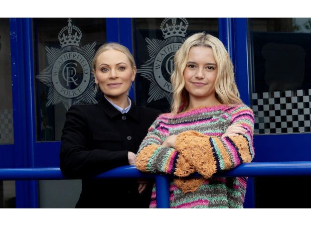 A beloved Coronation Street star stands up for her young co-star against online bullying and receives praise.