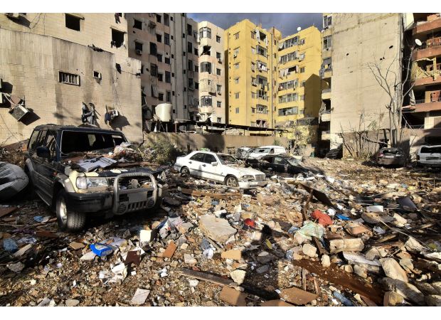 Israel and Hezbollah reach a ceasefire agreement amid airstrikes causing chaos in Beirut.