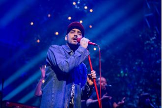 Zayn Malik pauses performance to urge fans to avoid hurting anyone in the midst of pushing and shoving.
