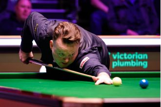 Shaun Murphy advances to UK Championship quarter-final with a 'terrible' victory against Ding Junhui.