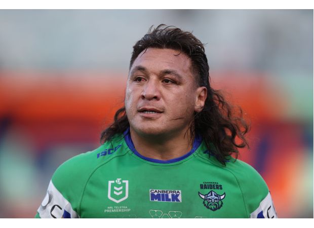 Josh Papalii, a player for the Raiders, denies accusations of verbally abusing police officers at a bar.