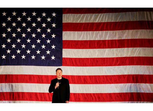 Musk frightens US government employees with announcement of potential layoffs.