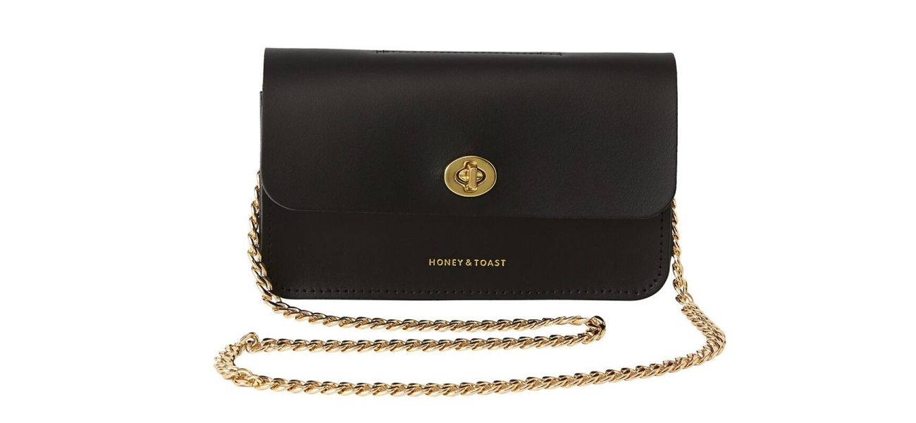 A holiday gift guide with suggestions for gifts for women over £100.