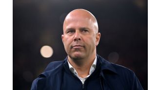 A football player from Liverpool is being encouraged to move to Chelsea in a transfer deal worth £35 million.
