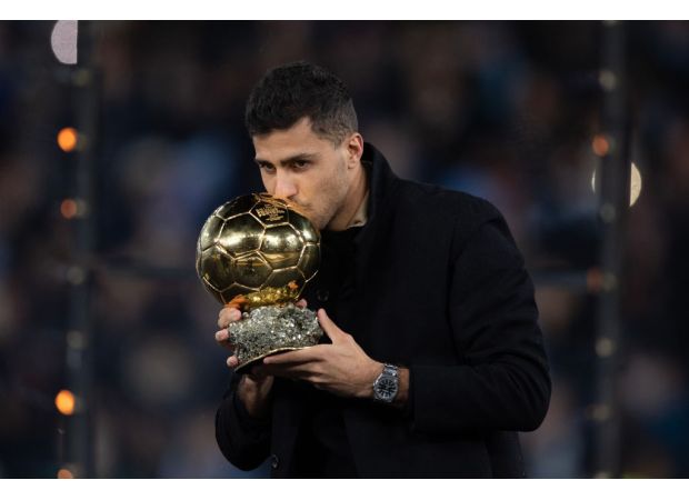 Merson says Arsenal player is as good as Man City's Rodri, can make a difference.